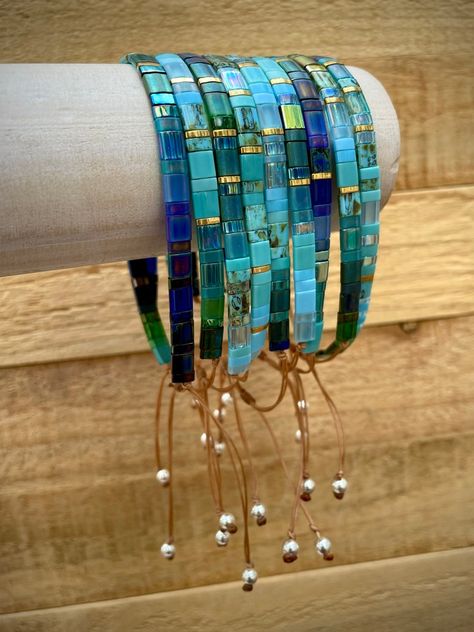 RESERVED Stretch TILA BRACELET Stretch Tile Beaded Friendship Bracelet Colorful Square Glass Bracelet Custom Colors - Etsy Denmark Sari Ribbon, Tila Beads, Friendship Bracelets With Beads, Everyday Bracelet, Glass Bracelet, Blue Ombre, Blue Bracelet, Beach Jewelry, Friendship Bracelet