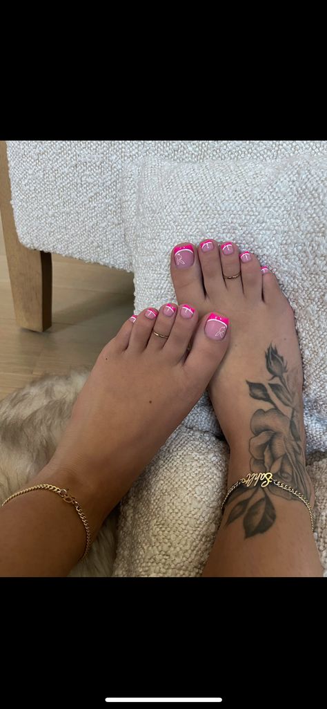 Feet Tattoo Black Women, Tatto On Ankle Woman, Red Foot Tattoos For Women, 2002 Ankle Tattoo, Foot Tattoo Stencils For Women, Toe Pictures Ideas, Woman’s Ankle Tattoo, Ankle Tattoos Black Women, Ankle Tattoo Aesthetic