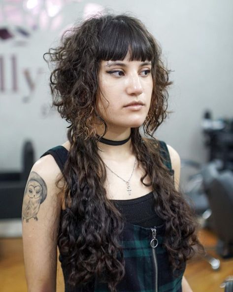 Deliver Epic Fashion With These Jellyfish Haircut Ideas Jellyfish Haircut Thick Hair, Jellyfish Curly Hair, Curly Hair Jellyfish Haircut, Alternative Curly Haircut, Wavy Jellyfish Haircut, Jellyfish Haircut Wavy Hair, Curly Jellyfish Cut, Curly Jellyfish Hair, Hime Haircut Curly