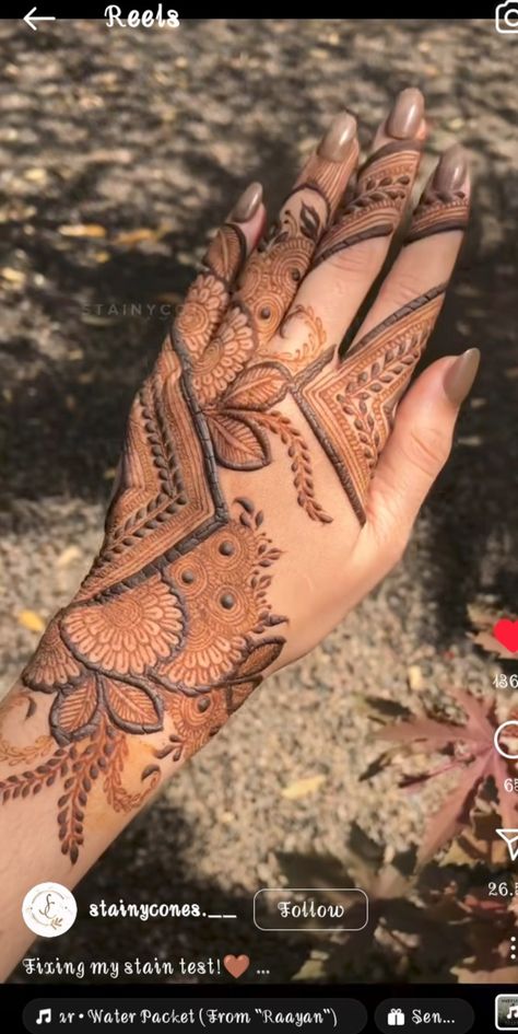 Mehndi Designs Fancy, Back Mehndi Designs Unique, Bridal Mehandi Designs Back Hand, Best Friend Mehndi, Front Mehndi Designs Simple Unique, Arabic Mehendi Design, Flowers Mehndi, Mehndi Designs Fingers, Front Full Hand Mehndi Designs Latest