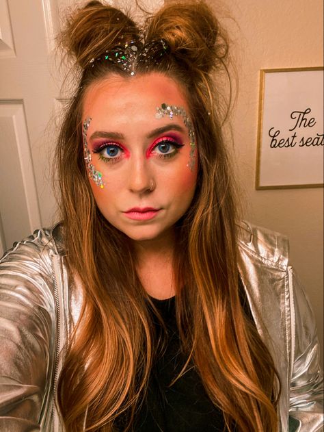 Alien Costume Makeup Halloween, Diy Alien Antenna, Easy Alien Makeup, Diy Alien Costume Women, Alien Costume Makeup, Alien Costume Diy, Diy Alien Costume, Alien Face Paint, Alien Costume Women