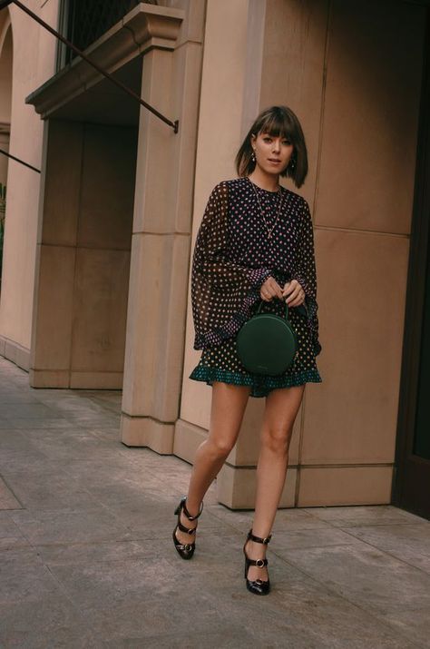 Dark Green Handbag Outfit, Fall Dressy, Jenny Cipoletti, Round Dress, Edgy Fashion Chic, Dressy Casual Outfits, Earrings Fall, Green Handbag, Women Fashion Edgy