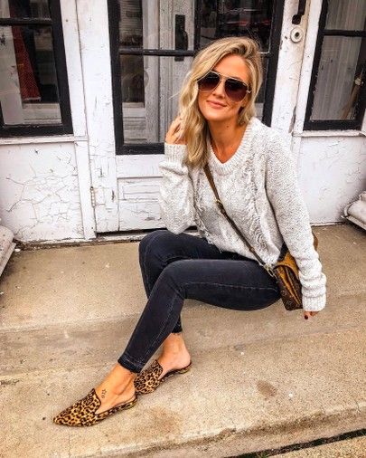 Mules Outfit, Leopard Print Shoes, Fall Winter Wardrobe, Print Shoes, Black Women Fashion, Gray Sweater, David Beckham, Mode Inspiration, Summer Outfits Women