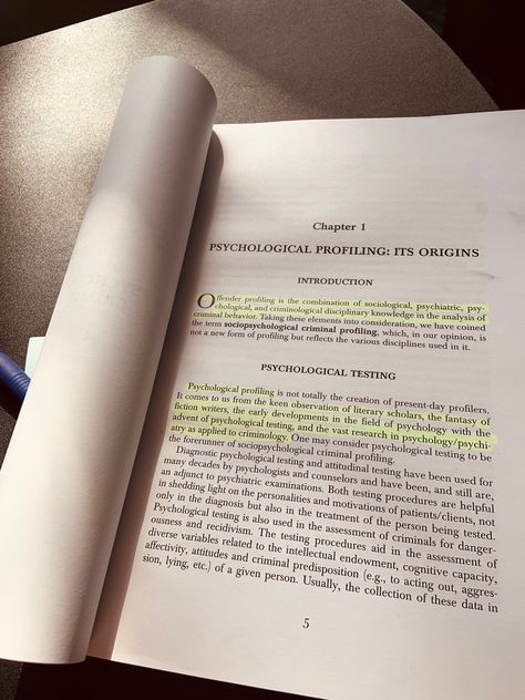 Psychological profiling book Law Psychology Aesthetic, Dream Job Aesthetic Criminology, Forensic Psychiatrist Aesthetic, Job Aesthetic Psychology, Criminology Student Lookbook, Dream Job Aesthetic Psychology, Dream Job Aesthetic Forensic Psychology, Research Psychologist Aesthetic, Criminology Studying