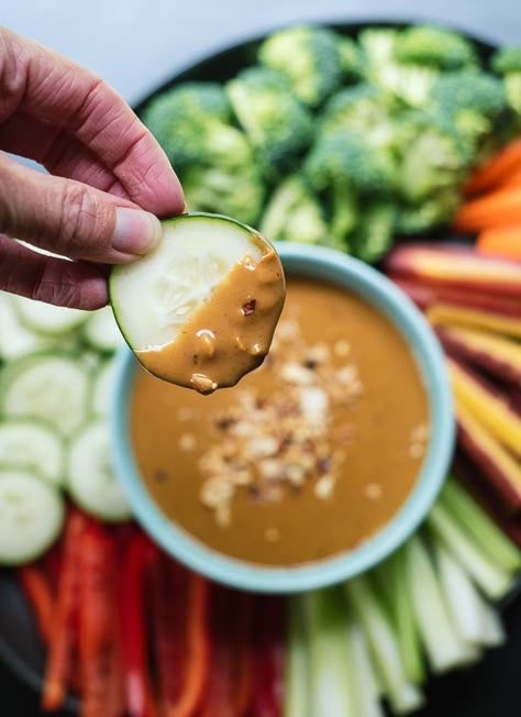 Basic peanut sauce recipe, for dipping or drizzling! @cookieandkate One to make #paleo! #coconutaminos Gf Dips, Spiral Recipes, Vegan Dressings, Easy Dipping Sauce, Peanut Dipping Sauce, Cookie And Kate, Peanut Sauce Recipe, Peanut Dipping Sauces, Dipping Sauces Recipes