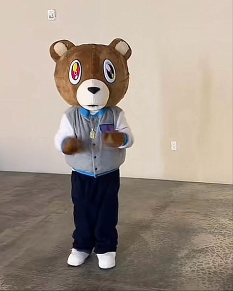 north west dressed up as the Kanye West 'graduation' bear for halloween Kanye West Halloween Costume, Kanye Costume, Kanye West Costume, Graduation Bear Kanye, Kanye Graduation Bear, Graduation Kanye West, Kanye Bear, Kanye West Graduation Bear, Kanye West Bear