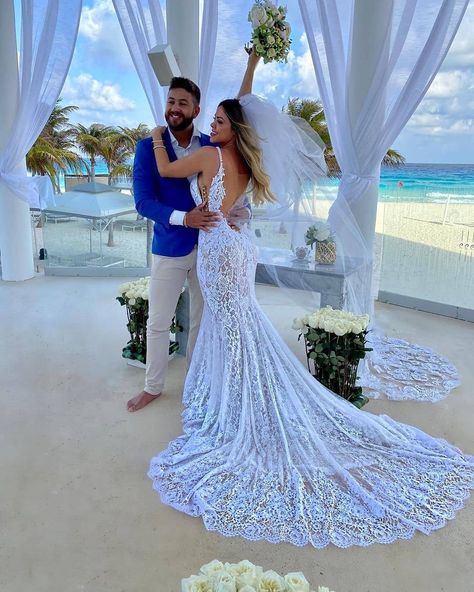 3,828 Likes, 15 Comments - Your No.1 bridal gallery ❤ (@brightbeautifulandbridal) on Instagram: “It's a Cancún wedding♥️♥️♥️ Bride: @barbaramelooficial . #Brightbeautifulandbridal #BbbCouples” Wedding Dresses Low Back, Mermaid Bride, Boho Wedding Gowns, Beach Wedding Dresses, Bridal Gallery, Cancun Wedding, Lace Bridal Gown, Wedding Dresses For Girls, Bride Bridal