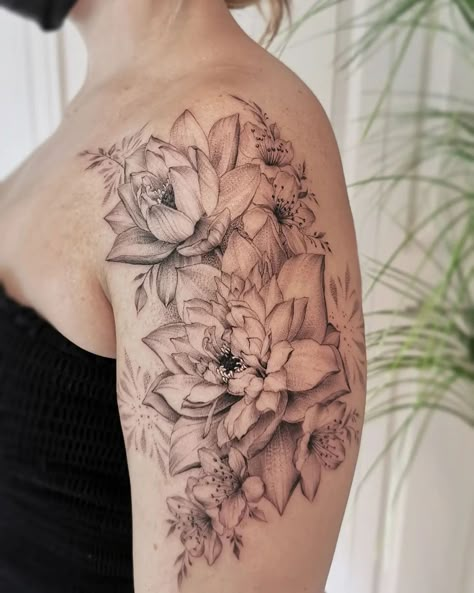 Lotus Flower Upper Arm Tattoo, Disney Floral Tattoo, Lotus Flower Arm Tattoo, Mandala Floral Tattoo Design, Lotus Tattoo Shoulder, Lotus Tattoo Ideas, Jam Tattoo, Tattoo Lotus Flower, Lotusblume Tattoo