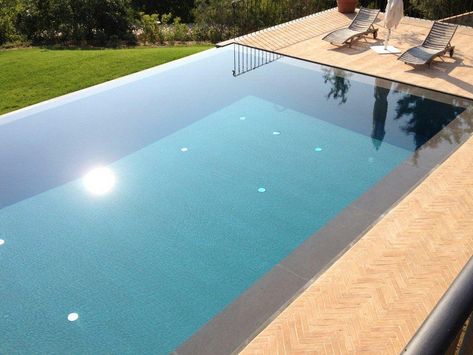 Infinity swimming pool By INDALO PISCINE Infinity Pool Backyard, Swimming Pool Trends, Infinity Swimming Pool, Kleiner Pool Design, Living Pool, Pool Waterfall, Modern Pools, Dream Pools, Backyard Pool Designs