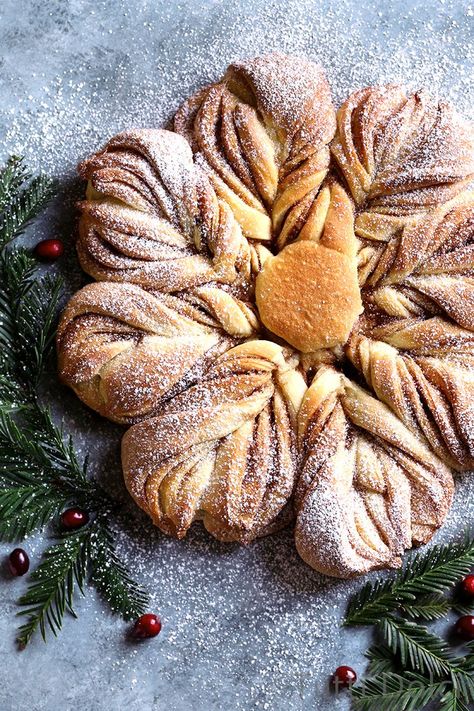 Cinnamon Sugar Star Bread Star Bread Recipe, Yeast Dough Recipe, Cranberry Butter, Bread Cinnamon, Star Bread, Holiday Bread, Baking Bread Recipes, God Mat, Sweet Roll