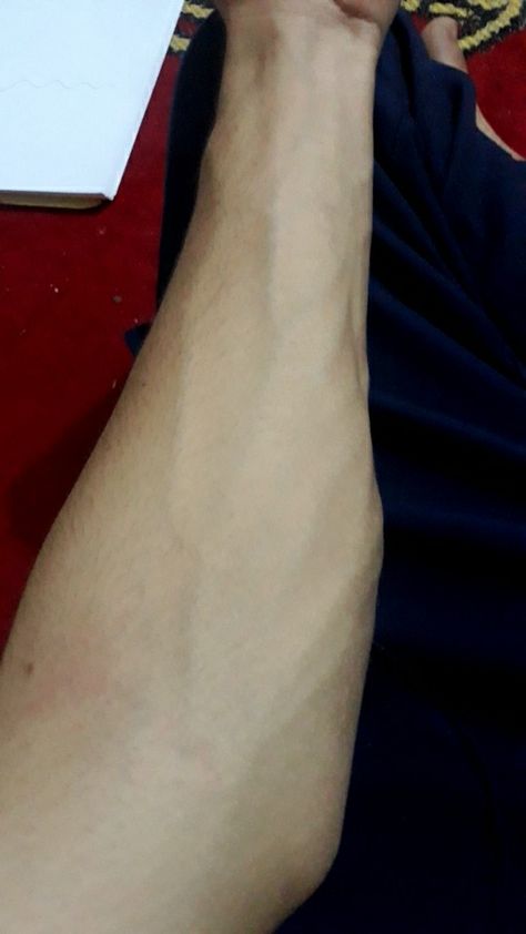 Arm Veins, Veiny Arms, Hand Veins, Shadow Video, Face Pictures, Boy Photo, Aesthetic Photography Nature, Aesthetic Guys, Instagram Food