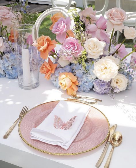 Pastel Table Setting Wedding, Butterfly Bridal Shower Ideas Table Settings, Pastel Wedding Table Setting, Butterfly Tablescape, A Lifetime Of Butterflies Theme, Butterfly Themed Bridal Shower Ideas, Bridgerton Floral, Tablescape Florals, Pastel Table Setting