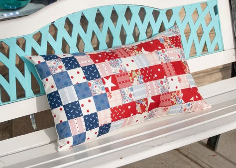 No Pins, No Problem! Bench Pillow Quilt Patterns, Flag Pillow Pattern, Bench Pillows Patterns, Patriotic Pillow Covers, Bench Pillows Diy, Quilted Bench Pillow Patterns, Bench Pillow Patterns, California Background, Patriotic Placemats