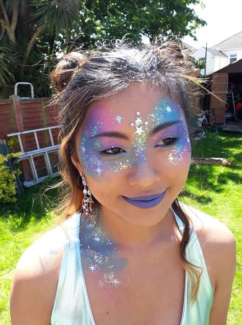 Facepainting Ideas Festival, Rave Face Glitter, Music Festival Face Paint, Concert Face Paint, Stars Face Paint, Easy Festival Face Paint, Fireworks Face Paint, Celestial Face Paint, Festival Face Paint Ideas