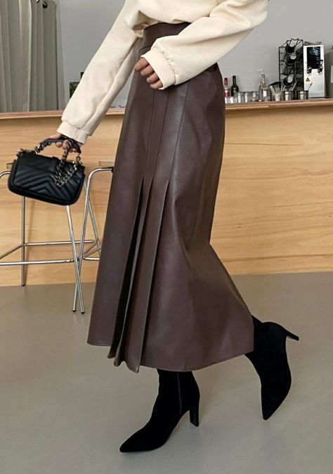 Brown midi skirt outfit