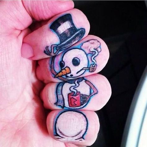 snowman tattoo on fingers Snowman Tattoo, Inked Magazine Tattoos, Simple Tats, Knuckle Tattoos, Christmas Tattoo, Irezumi Tattoos, Japanese Sleeve Tattoos, Brown Christmas, Inked Magazine