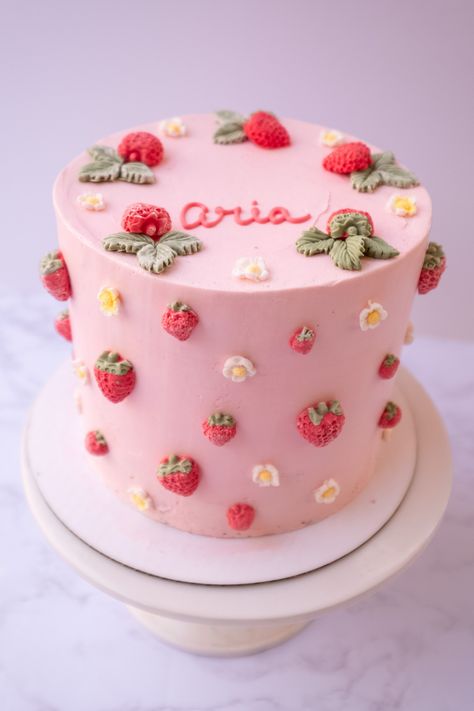 Strawberry Themed Birthday Cake Pastel Strawberry Aesthetic, Half Birthday Strawberry Theme, Strawberry Cake For Baby Girl, Strawberry Cake For 1st Birthday, Birthday Cake Strawberry Decoration, Strawberry Theme Baby Shower Cake, Berry Second Birthday, Two Sweet Party 2nd Birthday Strawberry, Strawberry Theme Smash Cake