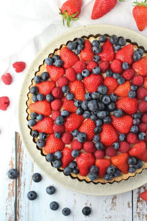 Berry topped fruit tart in pan with berries around it. Berry Fruit Tart, Fruit Pie Aesthetic, Lemon Berry Tart, No Bake Fruit Tart, Tart With Pastry Cream, Berry Tart Recipe, Tart Desserts, Italian Fruit, Fresh Fruit Tart