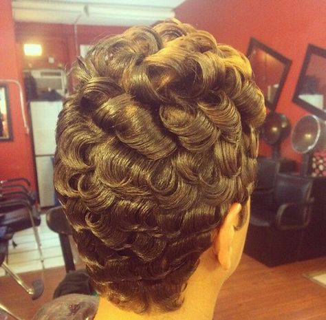 Curly Perm, Easy Slime Recipe, Wet Set, Short Sassy Hair, Pin Curls, Permed Hairstyles, Hair Curlers, Vintage Hairstyles, Perm