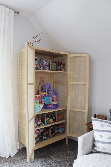 Open Toy Storage Ideas, Aesthetic Toy Storage, Organic Playroom, Playroom Organization Storage, Playroom Closet Organization, Organize Playroom, Organizing Playroom, Playroom Organizing, Girls Room Storage