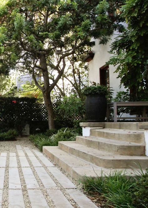 Hardscaping 101: Poured-In-Place Concrete - Gardenista Concrete Front Steps, Poured Concrete Patio, Concrete Pathway, Patio Stairs, Landscape Stairs, Landscape Steps, Paving Ideas, Concrete Retaining Walls, Concrete Patios