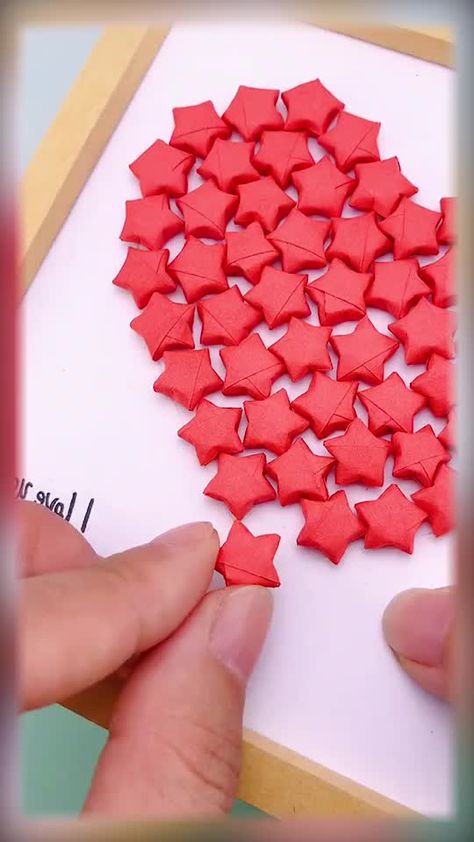 Hearts Paper Crafts, ليلو وستيتش, Hadiah Diy, Kraf Kertas, Diy Valentine's Day Decorations, Desain Quilling, Instruções Origami, Seni Dan Kraf, Easy Paper Crafts Diy