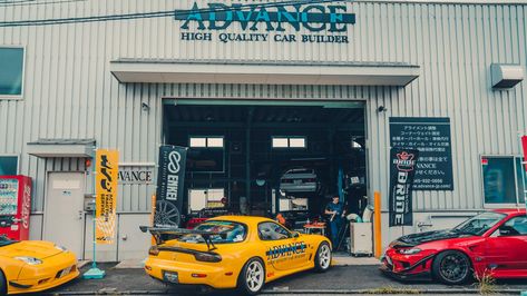 Tuned NSXs, RX-7s and more: this is Advance Tuning | Top Gear Small Auto Shop Ideas, Auto Shop Aesthetic, Modern Auto Shop, Cars In Garage, Tuner Garage, Auto Mechanic Shop, Jdm Garage, Ferrari 288 Gto, Auto Shop