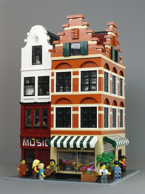 Lego Corner Building, Lego Modular Buildings, Lego Architecture Building, Corner Building, Lego House Ideas, Lego Houses, Canal Boats, Lego Buildings, Lego Inspiration