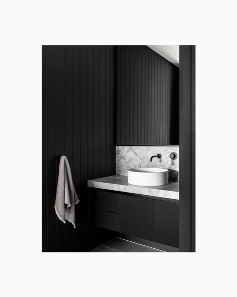 Timothy Kaye’s Instagram photo: “Monochrome. Architecture & Interiors: @elc_arch Builder: @customhomes Painter: @numberonepainting Photography: @timothykaye Styling:…” Edgy Bathroom, Dark Powder Room, Mirror Backsplash, Eclectic Bathroom, V Groove, Elegant Mirrors, Mirror Ideas, Black Vanity, Downstairs Bathroom