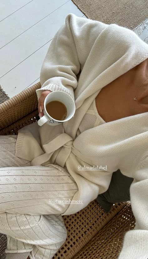 Feminine At Home Outfit, Clean Style Aesthetic, Neutral Lifestyle Aesthetic, Clean Autumn Aesthetic, Home Body Aesthetic, Homebody Outfit, Elegant Homewear, Comfy Oufits, Homewear Aesthetic