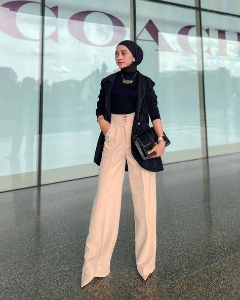 @_nbillaa on Instagram: “Nganggur enak cuman gk di gaji aja Makanya jdi gk enak☹️🤣 . . . CELANA IMPORT BKK FROM: @alyashop_17 🔥” Outfit Hijab Simple, Outfit Ngampus, Jeans Highwaist, Outfit Hijab Casual, Korean Clothes, Muslim Style, Stylish Hijab, Hijab Style Casual, Casual Hijab