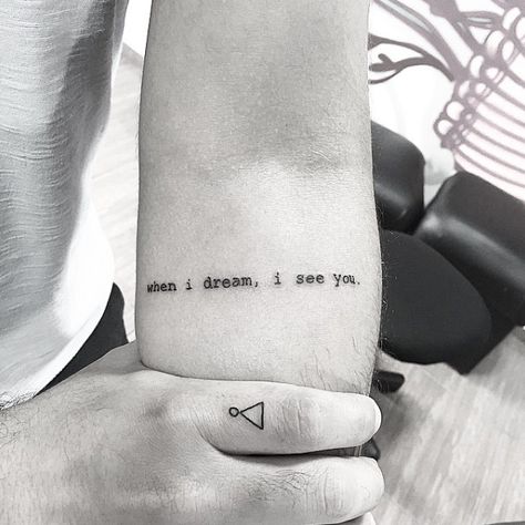 when i dream, i see you Attractive Words, Tattoo Ideas On Arm, Tattoo School, Word Tattoo Ideas, Tatuagem Masculina Pequena, Word Tattoo, Small Tattoos With Meaning, Amazing Tattoos, Writing Tattoos