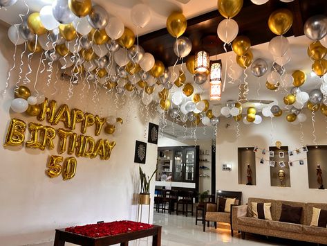 Deco Birthday Simple, Balloons Decoration Birthday, Birthday Decoration Balloons, Surprise Birthday Decorations, Gold Birthday Decorations, Birthday Decorations At Home, Balloons Decoration, Decoration Birthday, Gold Birthday