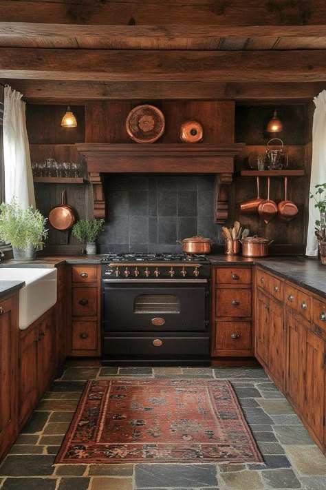 29 Antique Kitchen Decor Ideas for a Nostalgic Feel 4 American Rustic Decor, Antique Kitchen Design, Traditional European Kitchen, Early American Home Decor, Colonial American Decor, Earthy Warm Kitchen, Early American Interiors, Rustic European Kitchen, European Traditional Interior Design