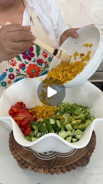 Maria Jimenez on Instagram: "Ensalada fresca 🥗 @cocinandoconmamachuy

#salads #salad #ensaladas #vegetables #healthyfood #easyrecipes #recetas #recipeideas #reels" Summer Salads, Easy Meals, Salad, Healthy Recipes, On Instagram, Instagram