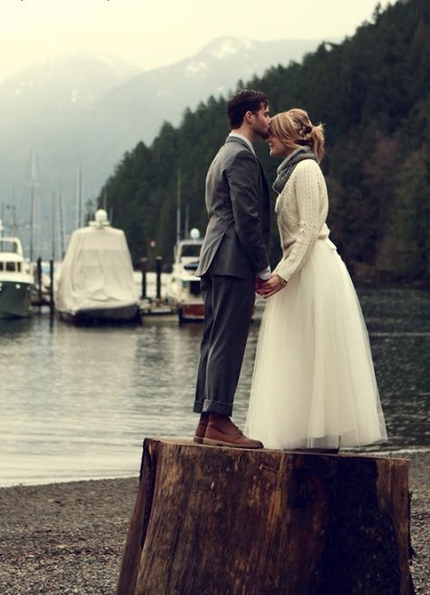 What do you think? Would you wear a cardigan with your wedding… Winter Wedding Photos, Autumn Bride, Wedding Winter, Elle Magazine, Winter Wedding Dress, Weeding, Wedding Bells, Wedding Pictures, Bride And Groom