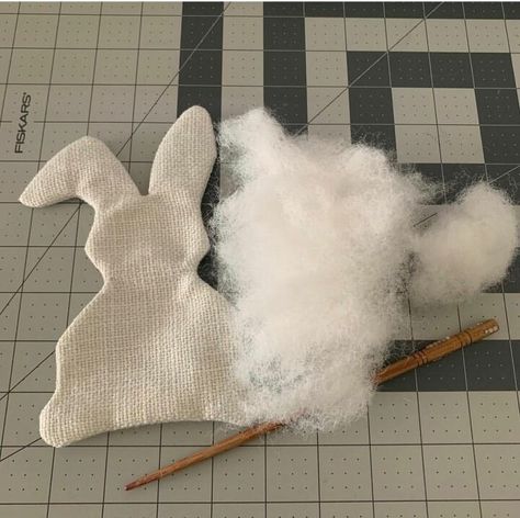 Floating Centerpieces, Homemade Fabric Softener, Bunny Diy, Burlap Bunny, Fabric Bunny, Paper Bunny, Bunny Templates, Easter Activity, Bohemian Farmhouse