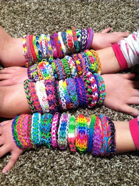 Rainbow Loom bracelets! Bracelet Patterns Rainbow Loom, Loom Band Bracelets Aesthetic, Loom Bracelet Aesthetic, Bracelet Ideas Loom Bands, Rainbow Loom Aesthetic, Rubber Band Bracelet Patterns, Loombands Bracelet, Rainbow Loom Color Combinations, Loomband Bracelets