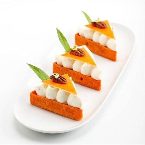 Fancy Carrot Cake, Carrot Cake Decoration, Modern Pastry, Antonio Bachour, Individual Cakes, Tart Dessert, Pastry Desserts, French Pastries, Baking And Pastry