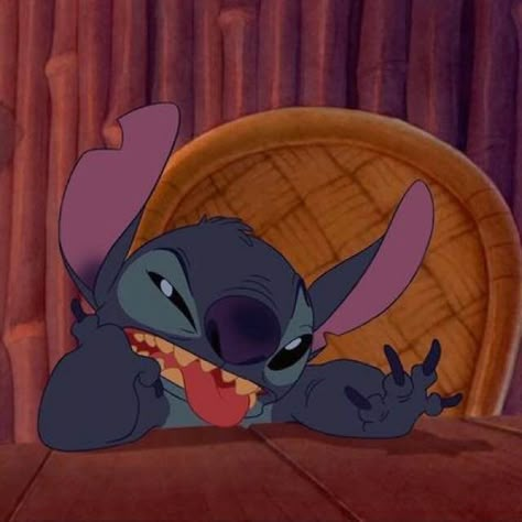 Lilo Y Stitch, Reaction Pic, Stitch Disney, Memes Xd, Lilo And Stitch, Cartoon Character, Pixar, Wallpapers, Humor