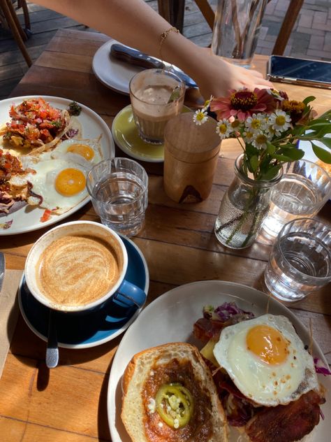 Farm Breakfast Aesthetic, Farm Life Aesthetic Food, Breakfast Friends Aesthetic, Friends Lunch Aesthetic, Food Freedom Aesthetic, Making Breakfast Aesthetic, Lunch With Friends Aesthetic, Breakfast With Friends Aesthetic, Birthday Breakfast Aesthetic