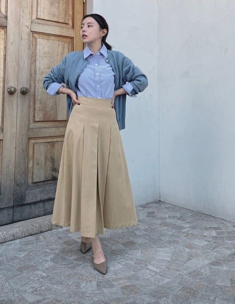 Khaki Skirt Outfit, Khaki Skirt Outfits, Khaki Skirt, Skirt Outfits, Outfit Ideas, Normcore, Pants, Trousers