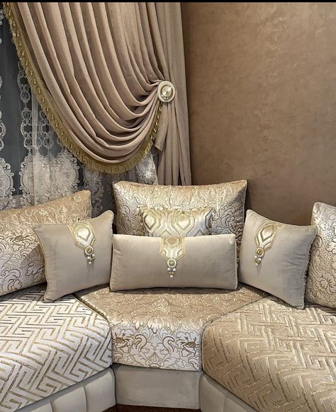 Chaise Art, Henna Design Tutorial, Bridal Henna Design, Moroccan Sofa, Moroccan Decor Living Room, Creative Headboard, Dining Room Chair Slipcovers, Moroccan Interior Design, Bedroom Design Trends