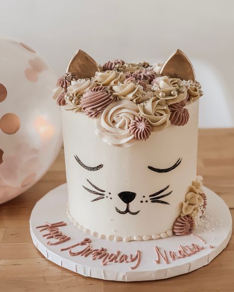 Kitten birthday cake Birthday Cake For Cat, Mini Torte, Animal Cakes, Animal Cake, Cat Cake, Cake Images, Unicorn Cake, Drip Cakes, Fancy Cakes