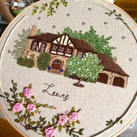 Embroidered House, Embroidered Portrait, House Portrait, Embroidered Art, Embroidery Stitches Tutorial, Hand Embroidery Projects, Pola Sulam, 자수 디자인, Sewing Embroidery Designs