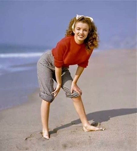 Norma Jeane 1945 | Peter Buchorne | Flickr Marilyn Monroe Photography, Young Marilyn Monroe, Sleeping Beauty 1959, Star Actress, Fitness Video, Norma Jean, Norma Jeane, Planet Of The Apes, Beauty Icons