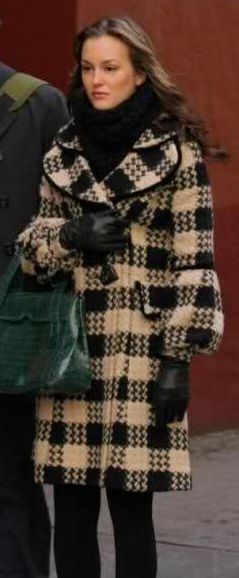 Blair Waldorf - Betsey Johnson coat. Nancy Gonzalez bag Blair Outfits, Blair Waldorf Aesthetic, Blair Waldorf Outfits, Gossip Girl Style, Blair Waldorf Style, Gossip Girl Outfits, Nancy Gonzalez, Classy Fits, Gossip Girl Fashion