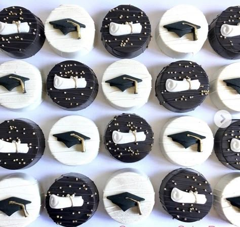 Graduation Oreos Cookies, Graduation Macaron Ideas, Rice Krispie Treats Graduation, Graduation Chocolate Covered Oreos, Treat Display Ideas, Graduation Donuts Ideas, Graduation Chocolate Ideas, Graduation Treats Ideas, Grad Cupcakes Ideas