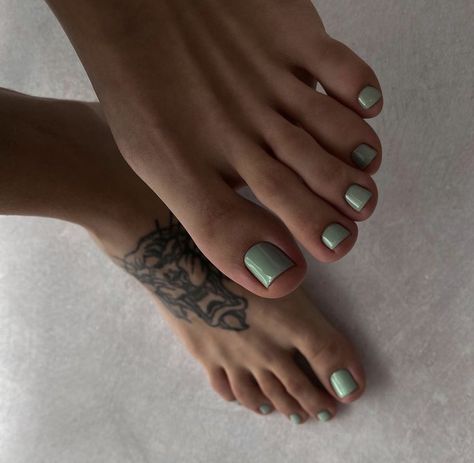 Green Toe Nails, Pedicure And Manicure, Feet Nail Design, Pedicure Ideas, Foot Pedicure, Gel Toe Nails, Acrylic Toes, Toe Nail Color, Square Nail Designs