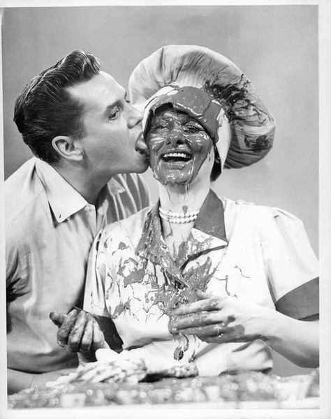 Desi licks the chocolate off Lucille's face after she finished filming the classic chocolate factory scene. | 21 Wonderful Behind-The-Scenes Photos Of "I Love Lucy" I Love Lucy Show, Lucille Ball Desi Arnaz, Lucy And Ricky, The Comedian, Desi Arnaz, Classic Television, Lucille Ball, Love Lucy, Actrices Hollywood